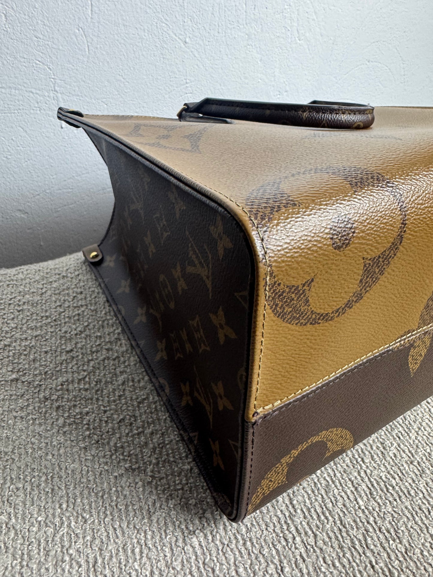 Louis Vuitton OnTheGo MM – Monogram Reverse