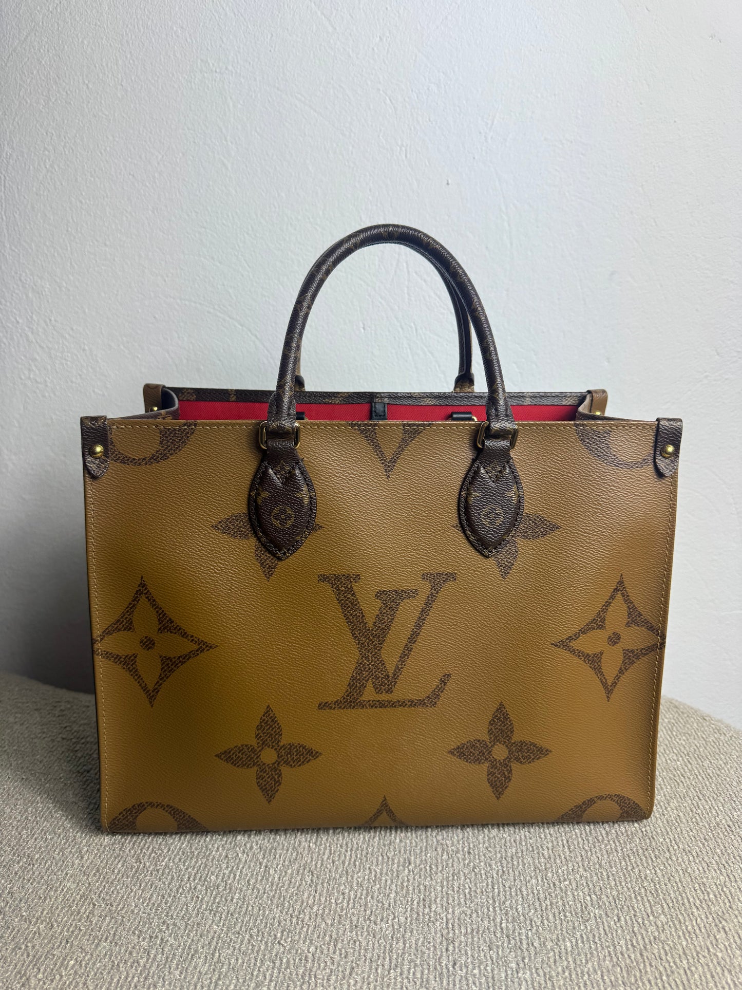 Louis Vuitton OnTheGo MM – Monogram Reverse