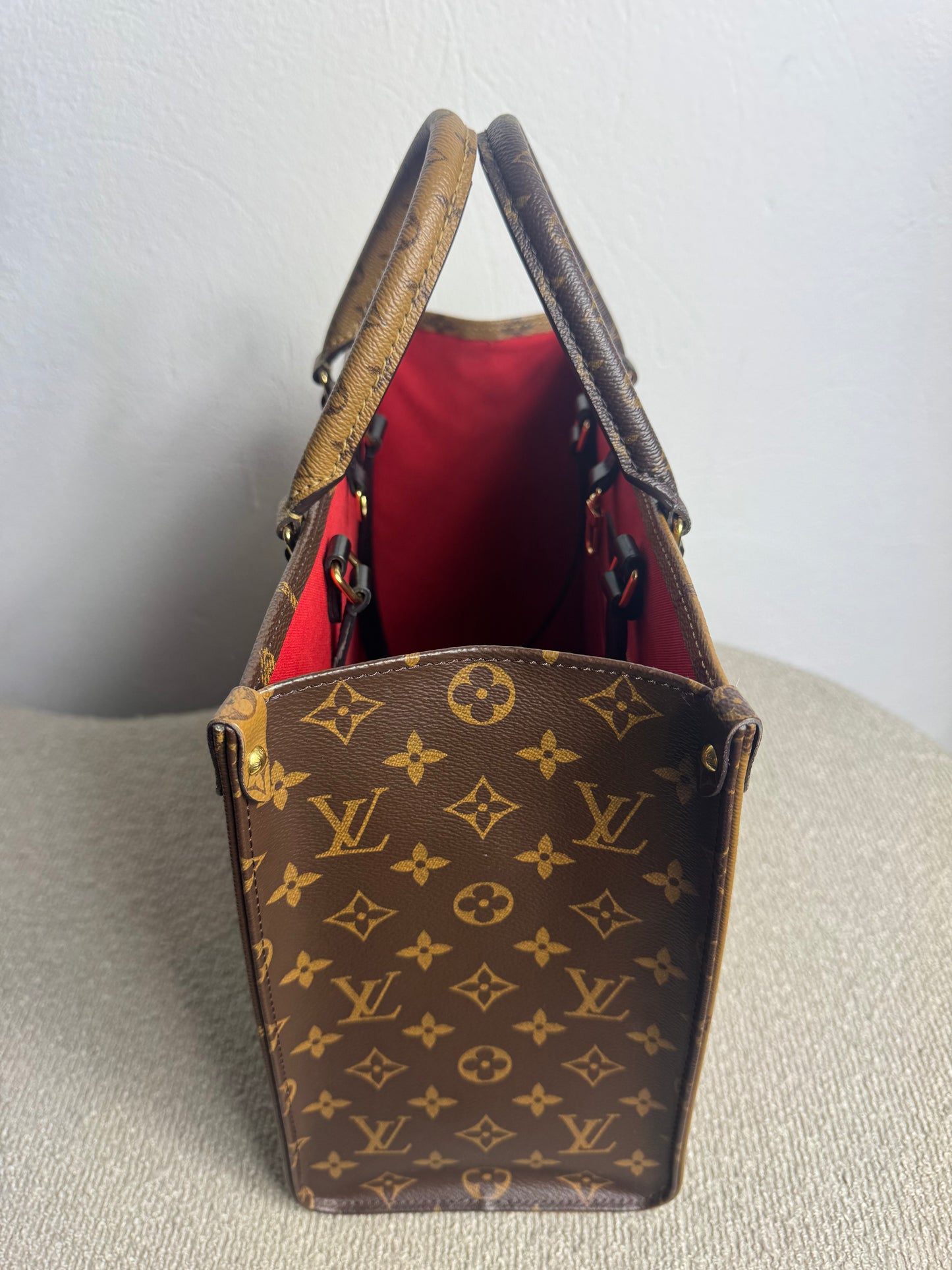 Louis Vuitton OnTheGo MM – Monogram Reverse