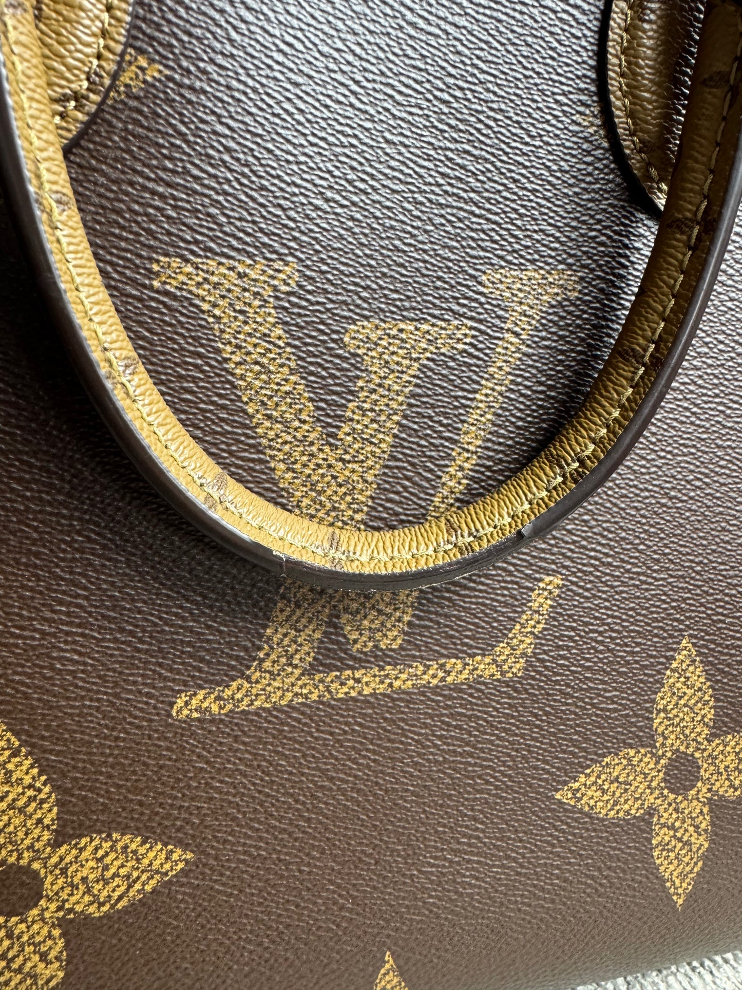 Louis Vuitton OnTheGo MM – Monogram Reverse