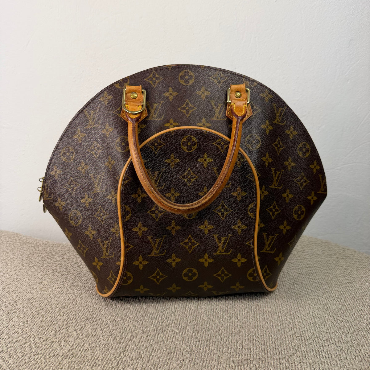Louis Vuitton Ellipse MM – Monogram Canvas