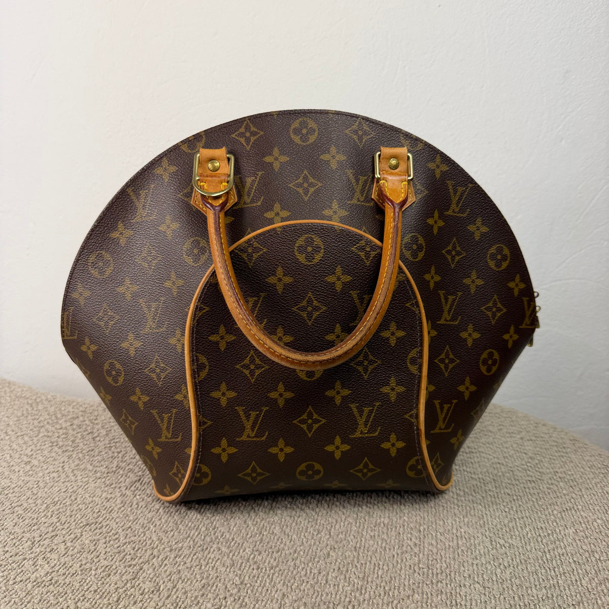 Louis Vuitton Ellipse MM – Monogram Canvas