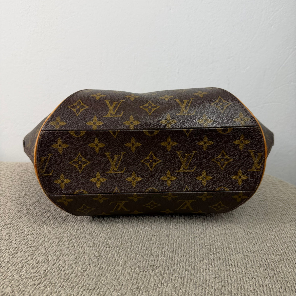 Louis Vuitton Ellipse MM – Monogram Canvas