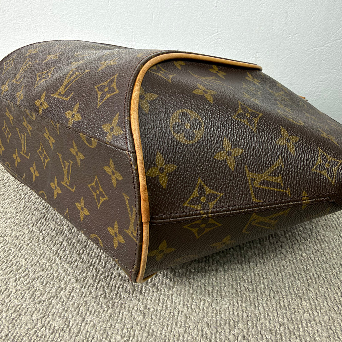 Louis Vuitton Ellipse MM – Monogram Canvas