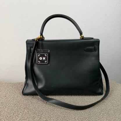 Hermès Kelly 32 Retourné – Vert Foncé Box Calf Leder mit Gold Hardware