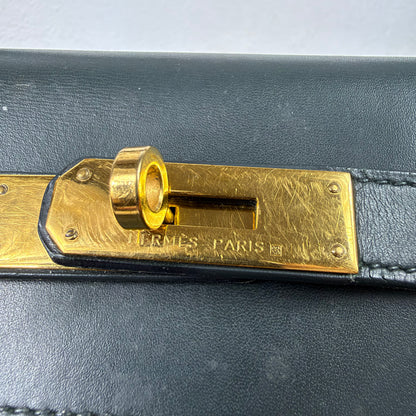 Hermès Kelly 32 Retourné – Vert Foncé Box Calf Leder mit Gold Hardware