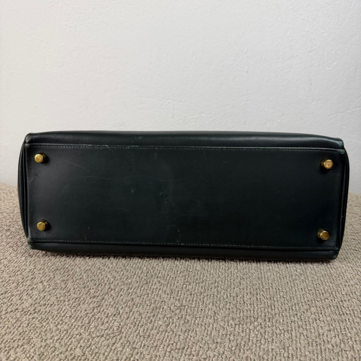 Hermès Kelly 32 Retourné – Vert Foncé Box Calf Leder mit Gold Hardware