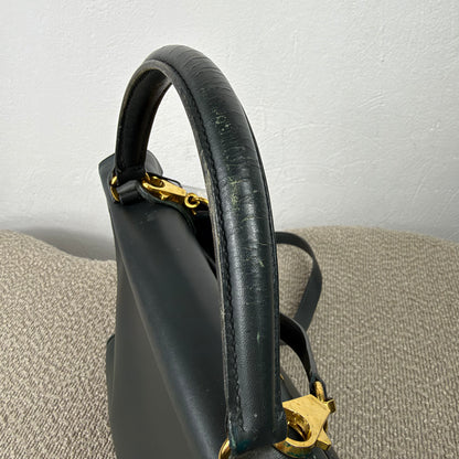Hermès Kelly 32 Retourné – Vert Foncé Box Calf Leder mit Gold Hardware