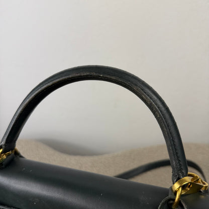 Hermès Kelly 32 Retourné – Vert Foncé Box Calf Leder mit Gold Hardware