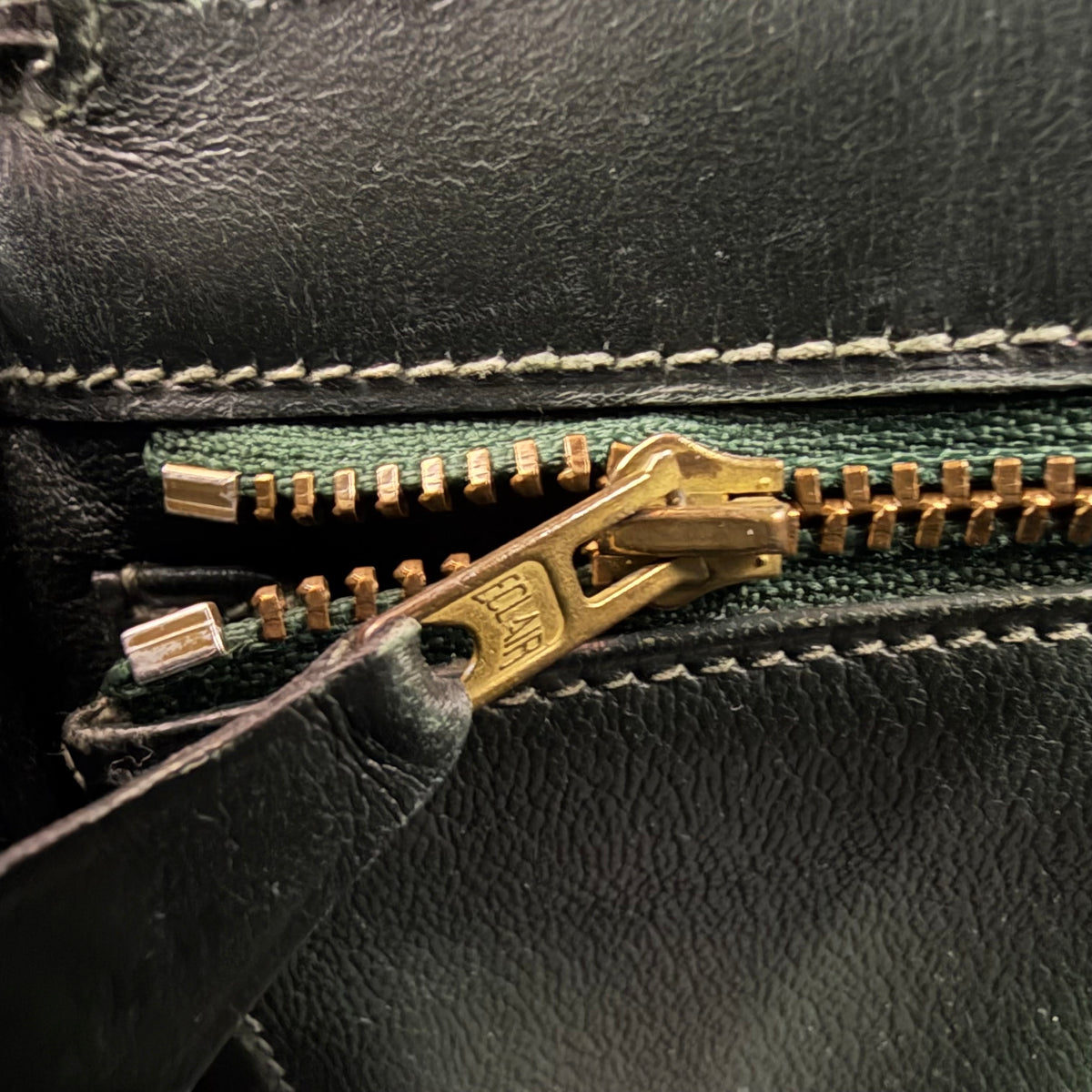Hermès Kelly 32 Retourné – Vert Foncé Box Calf Leder mit Gold Hardware