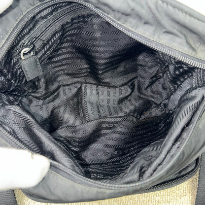 Prada Vintage Nylon Umhängetasche – Schwarz mit Schloss