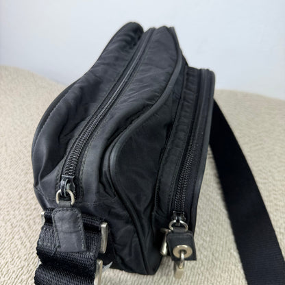 Prada Vintage Nylon Umhängetasche – Schwarz mit Schloss