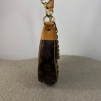 Louis Vuitton Loop – Monogram Canvas