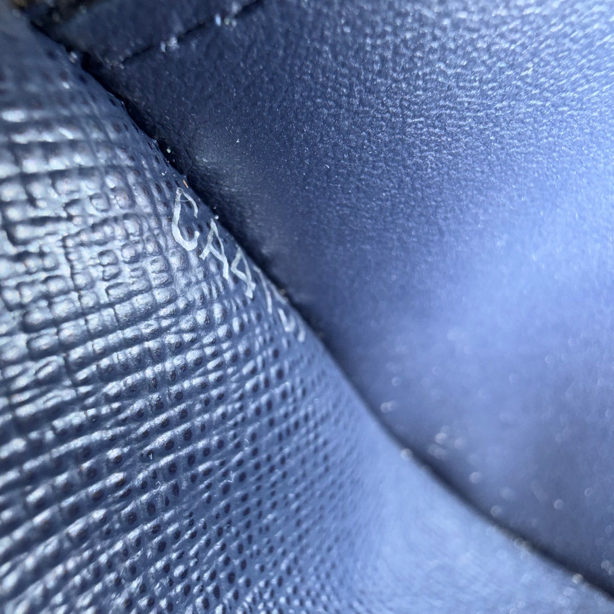 Louis Vuitton Brazza Geldbörse – Epi Leder Dunkelblau