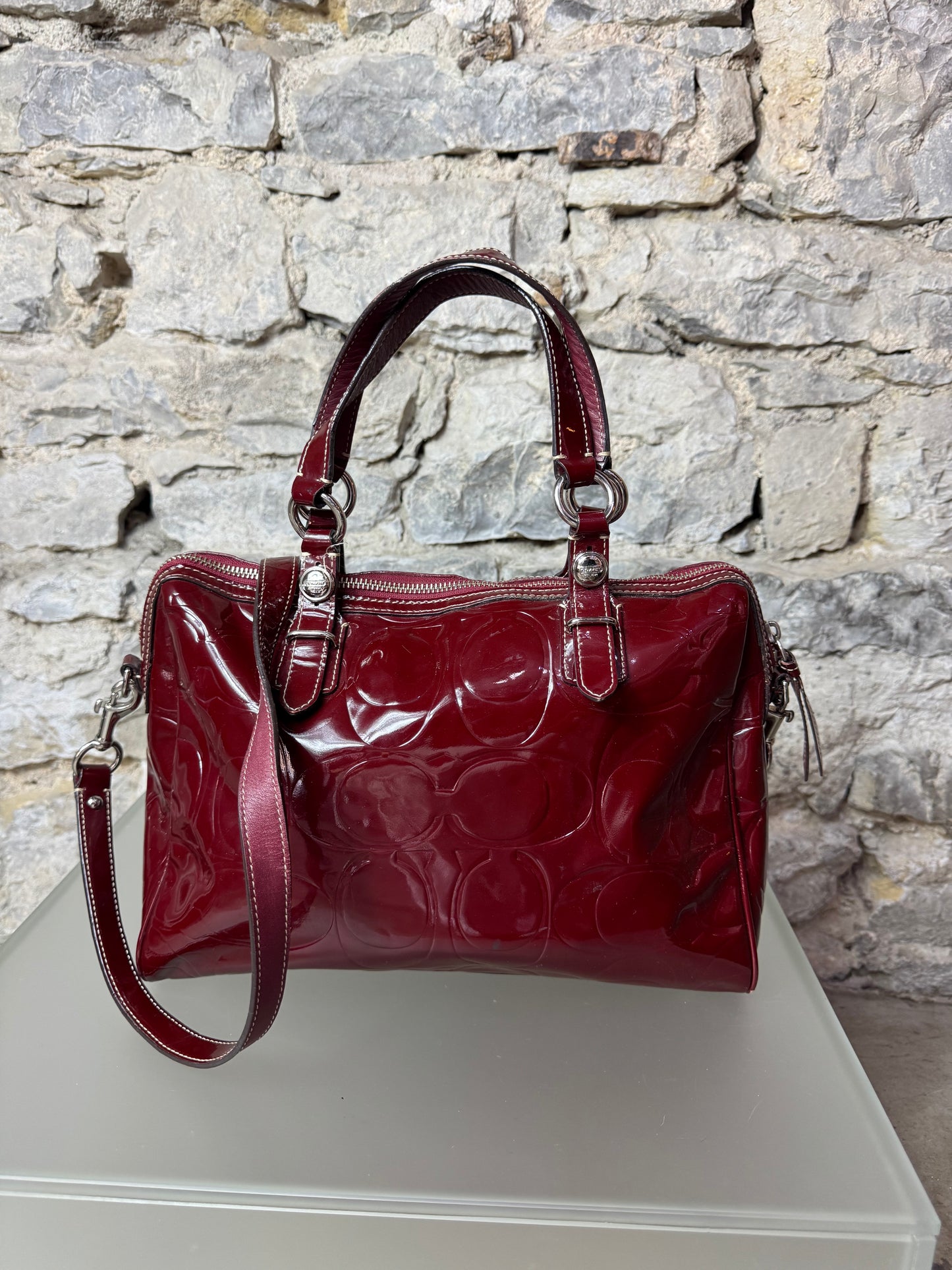 Coach Signature Bordeaux Lackleder Handtasche