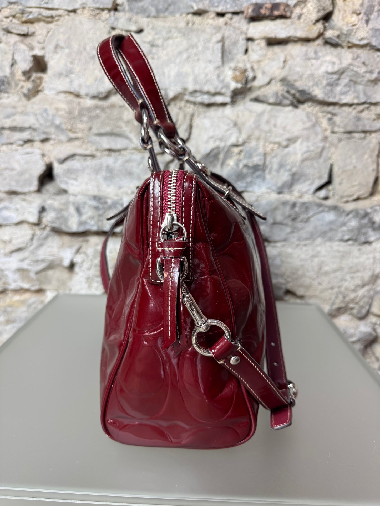 Coach Signature Bordeaux Lackleder Handtasche