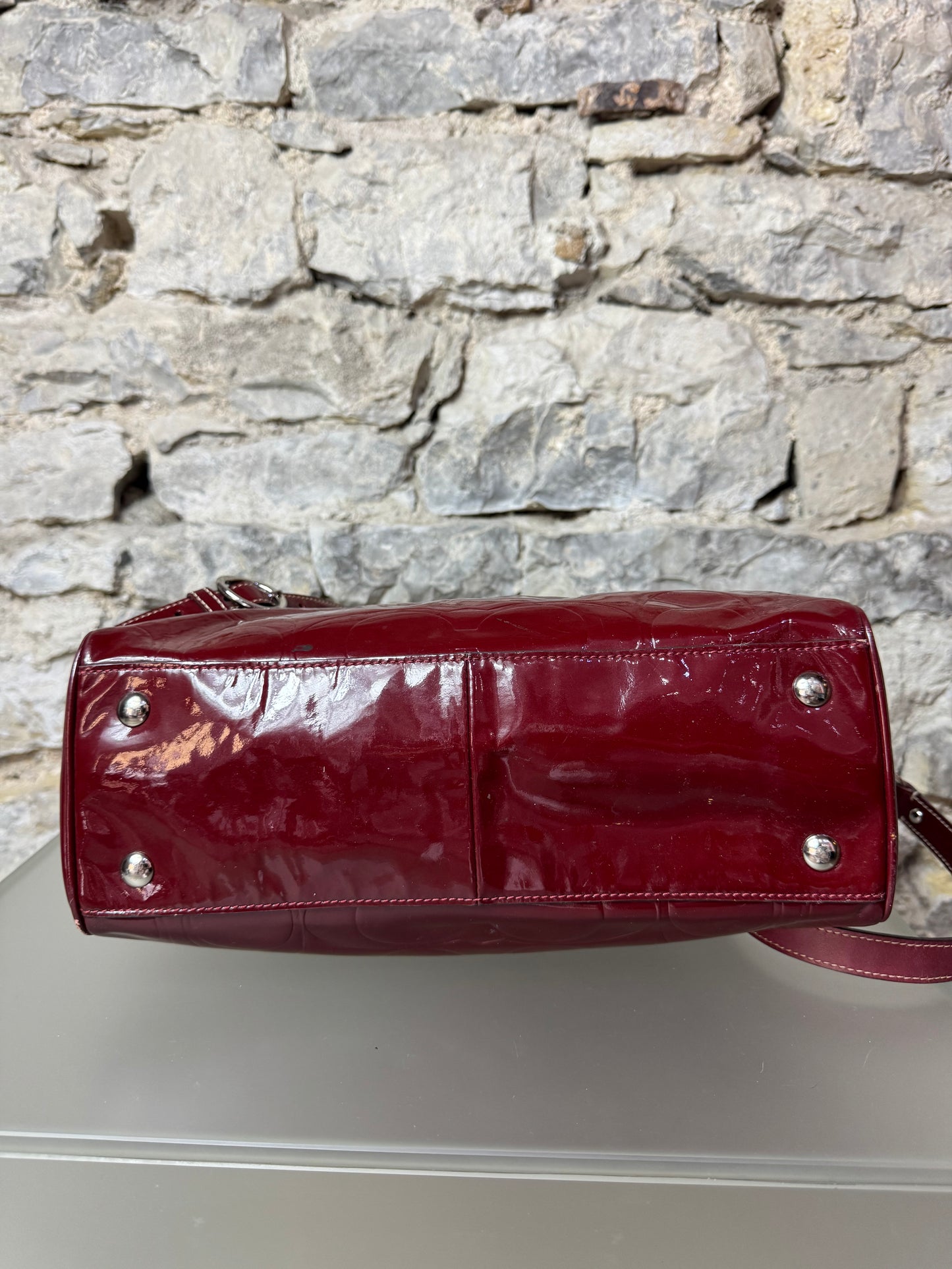 Coach Signature Bordeaux Lackleder Handtasche
