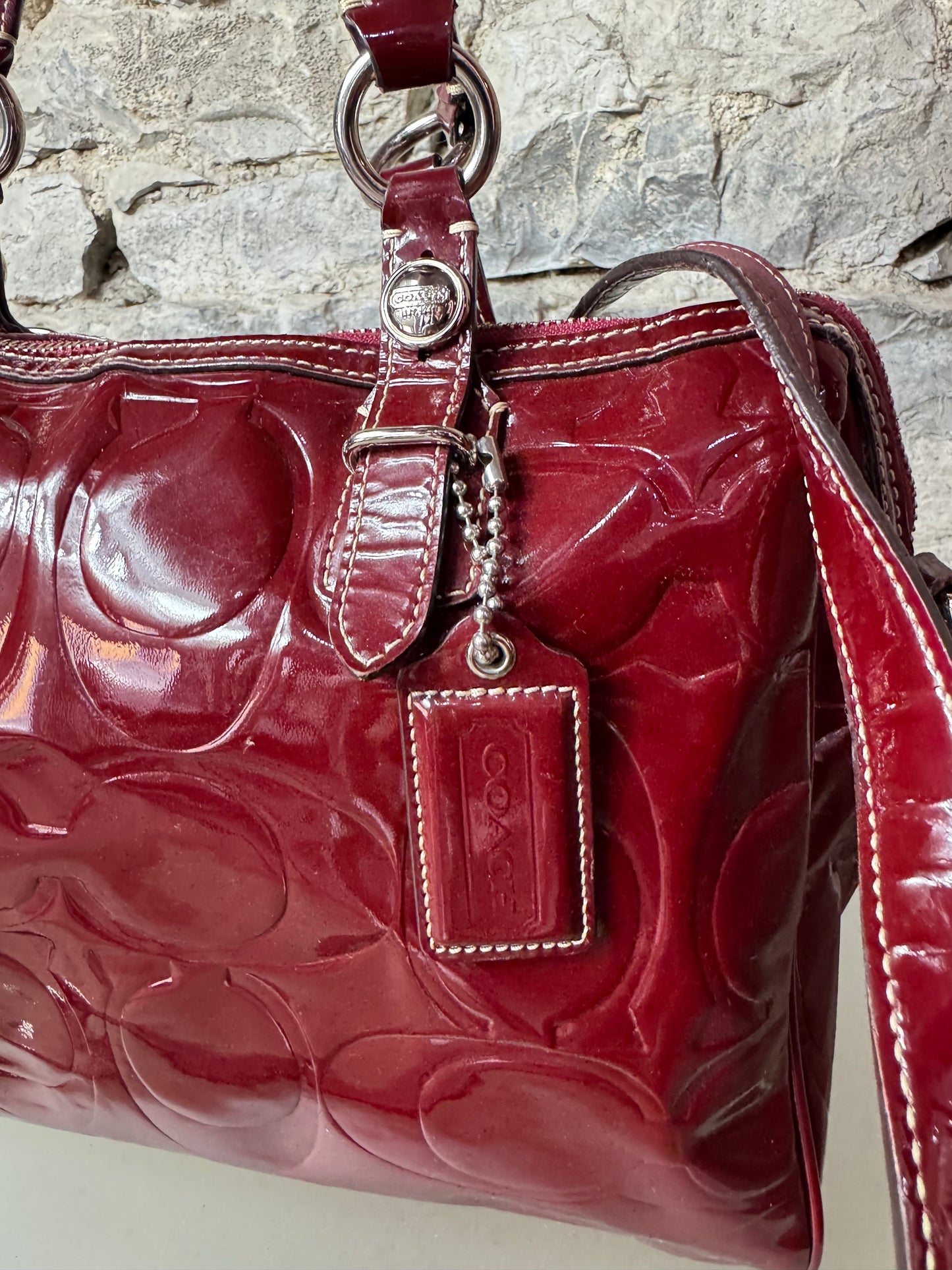 Coach Signature Bordeaux Lackleder Handtasche