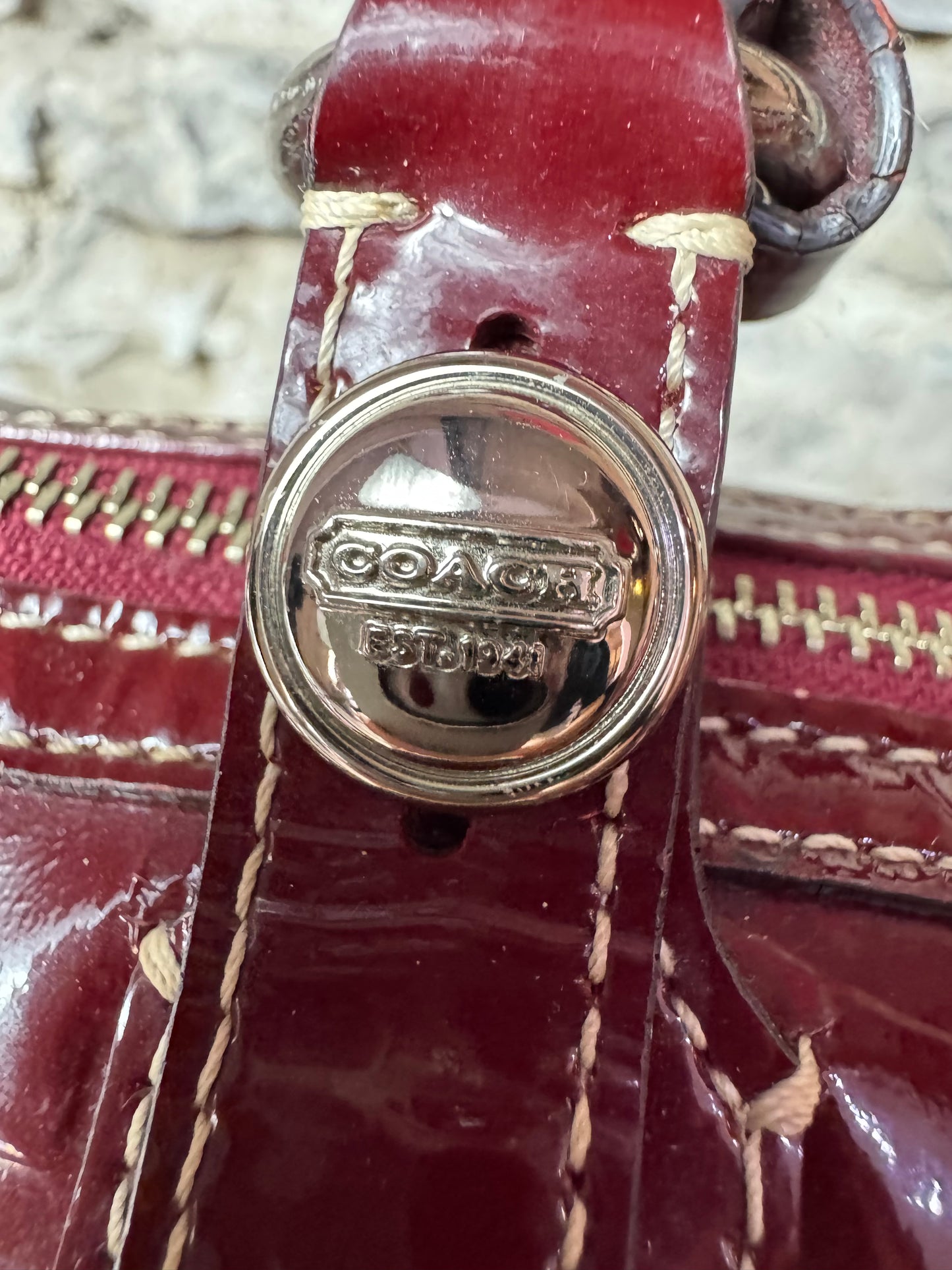 Coach Signature Bordeaux Lackleder Handtasche