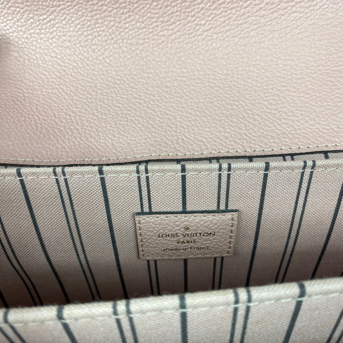 Louis Vuitton Pochette Métis – Monogram Empreinte Leder Rosé