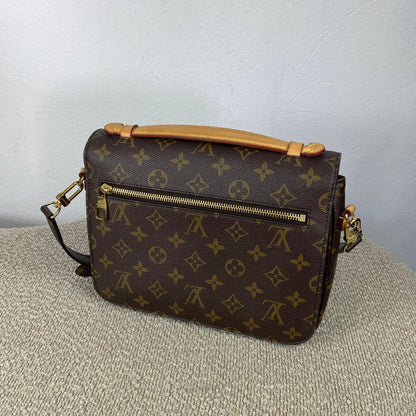 Louis Vuitton Pochette Métis – Monogram Canvas