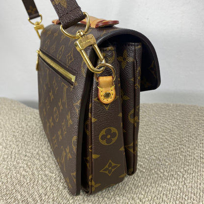 Louis Vuitton Pochette Métis – Monogram Canvas