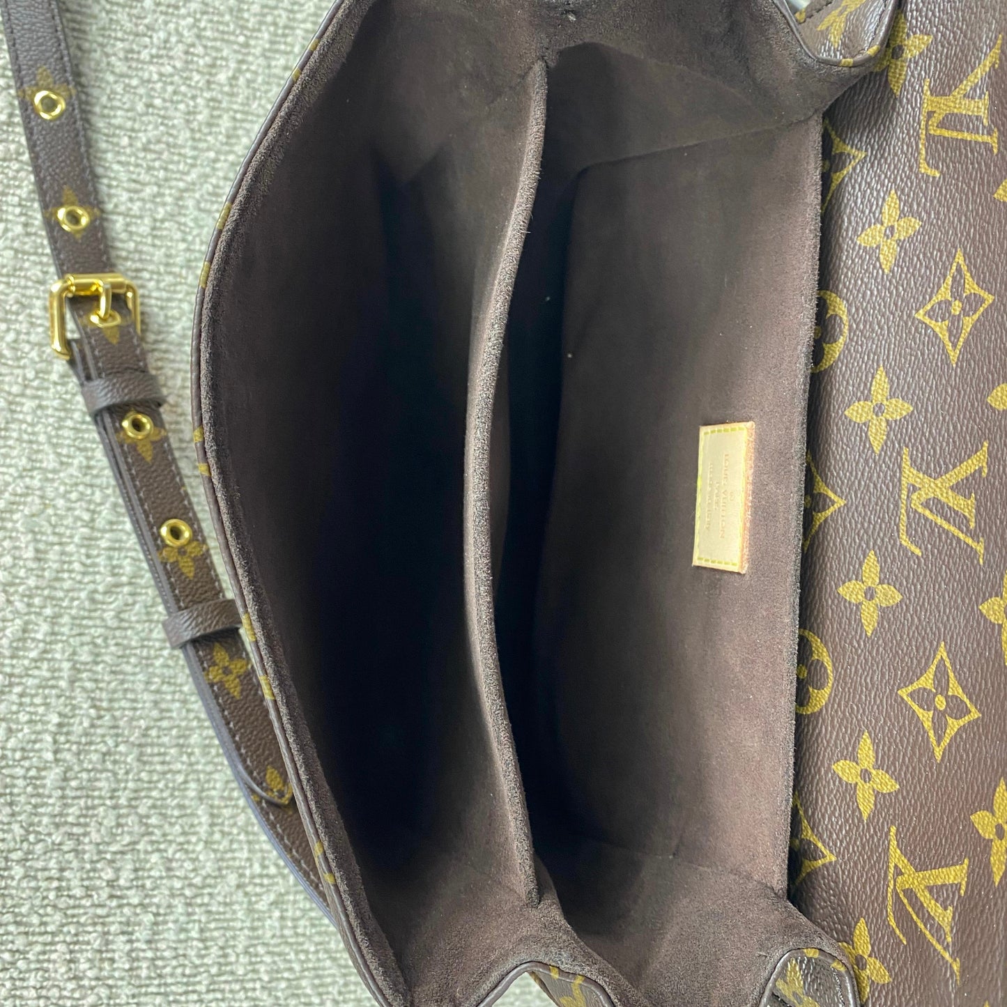Louis Vuitton Pochette Métis – Monogram Canvas
