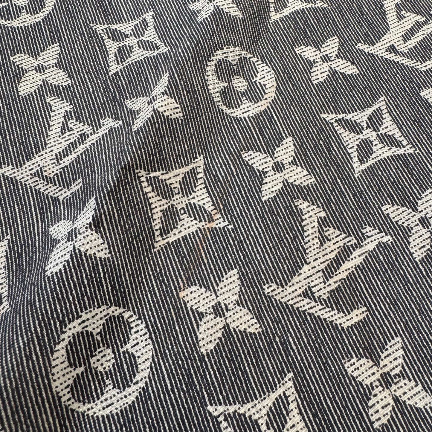 Louis Vuitton Carré 90 Monogram Seidentuch
