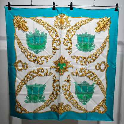 Hermès Carré 90 Seidenschal "Carrosses d'Or" – Türkis/Gold/Weiß – Vintage