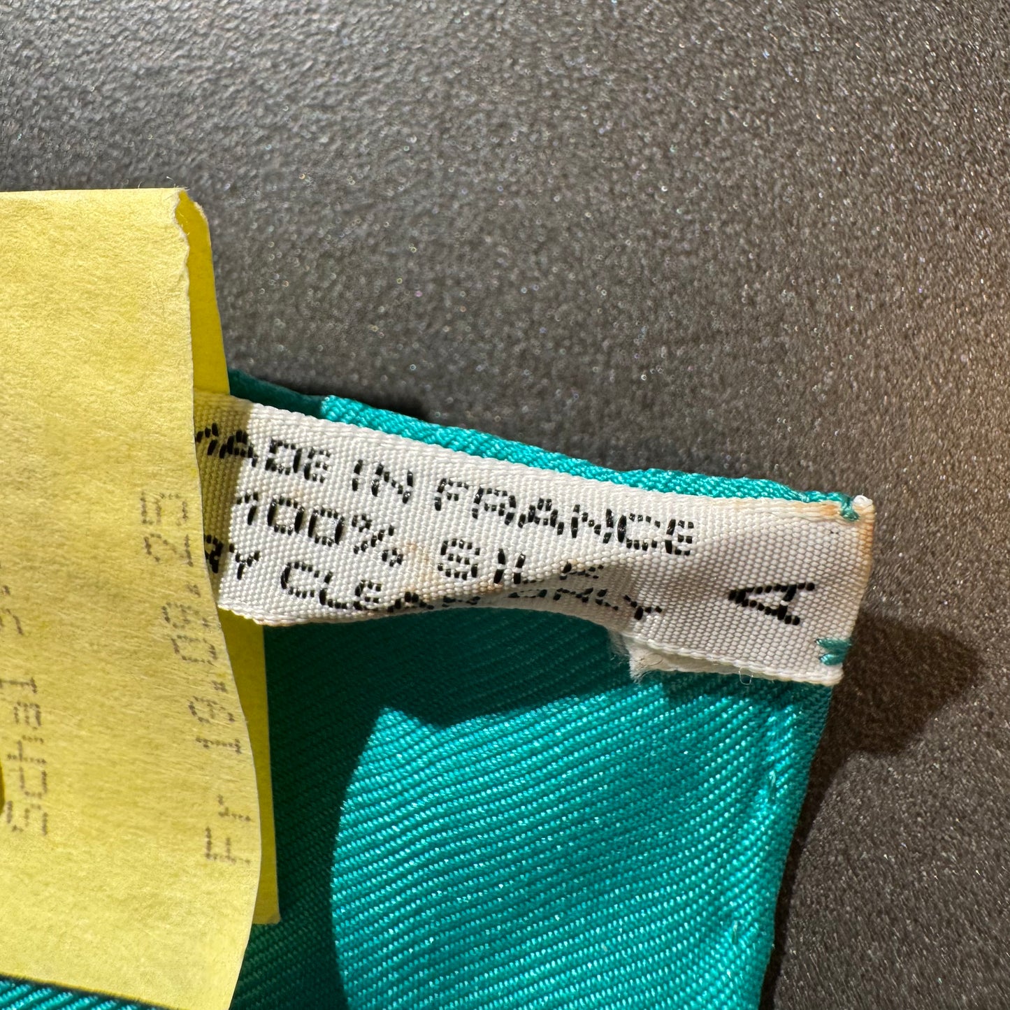 Hermès Carré 90 Seidenschal "Carrosses d'Or" – Türkis/Gold/Weiß – Vintage