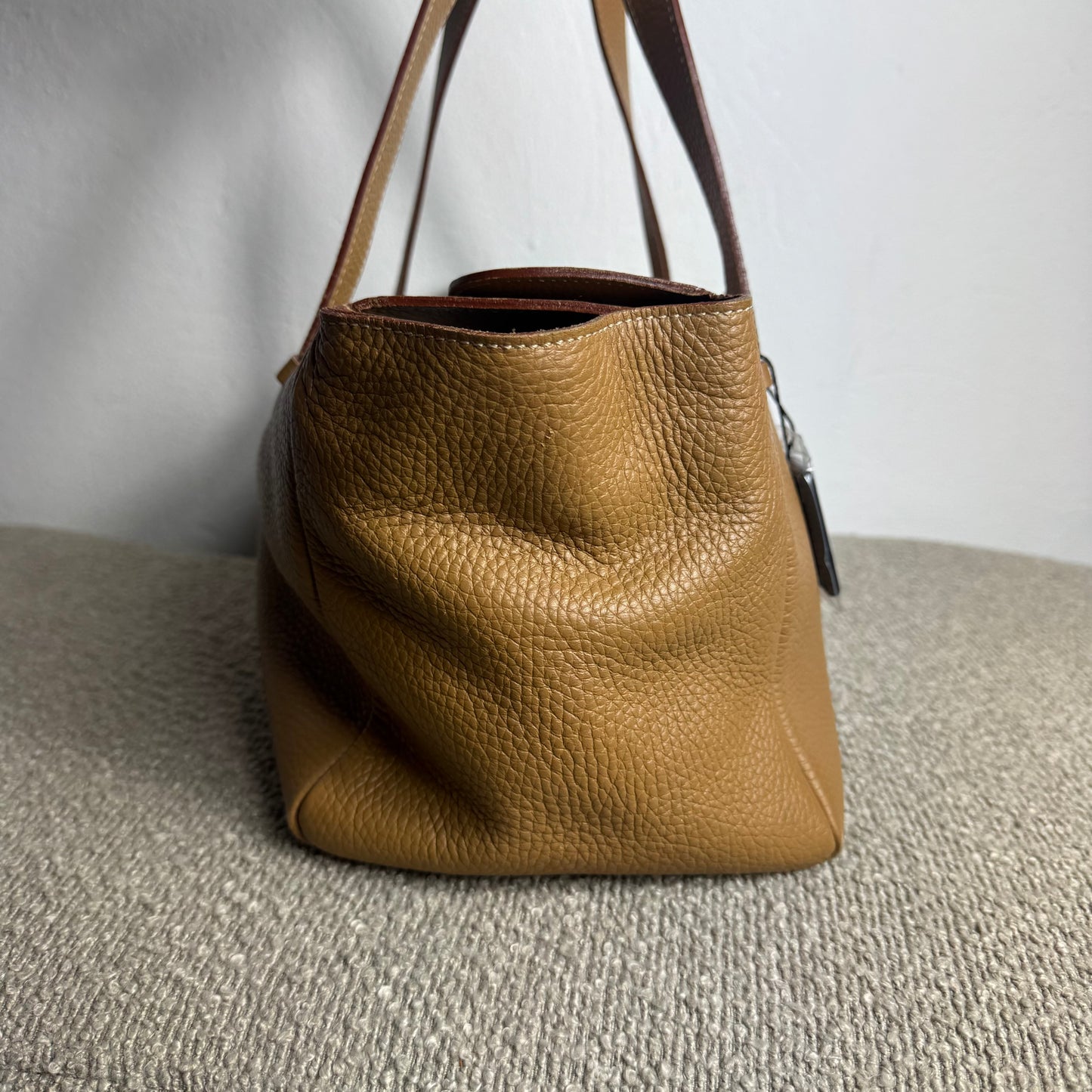 Sac en cuir souple Burberry – Veau grainé avec bandoulière Icon Stripe