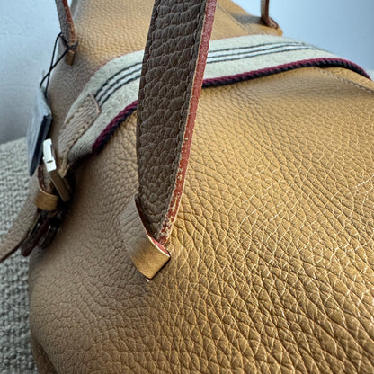 Sac en cuir souple Burberry – Veau grainé avec bandoulière Icon Stripe