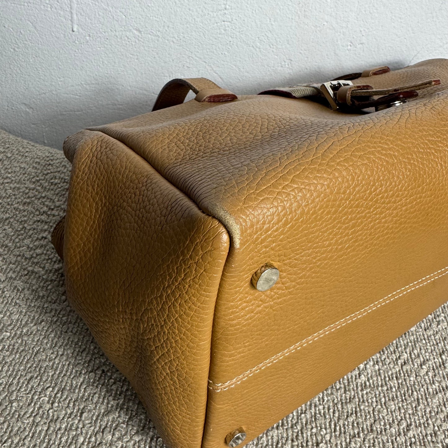 Sac en cuir souple Burberry – Veau grainé avec bandoulière Icon Stripe