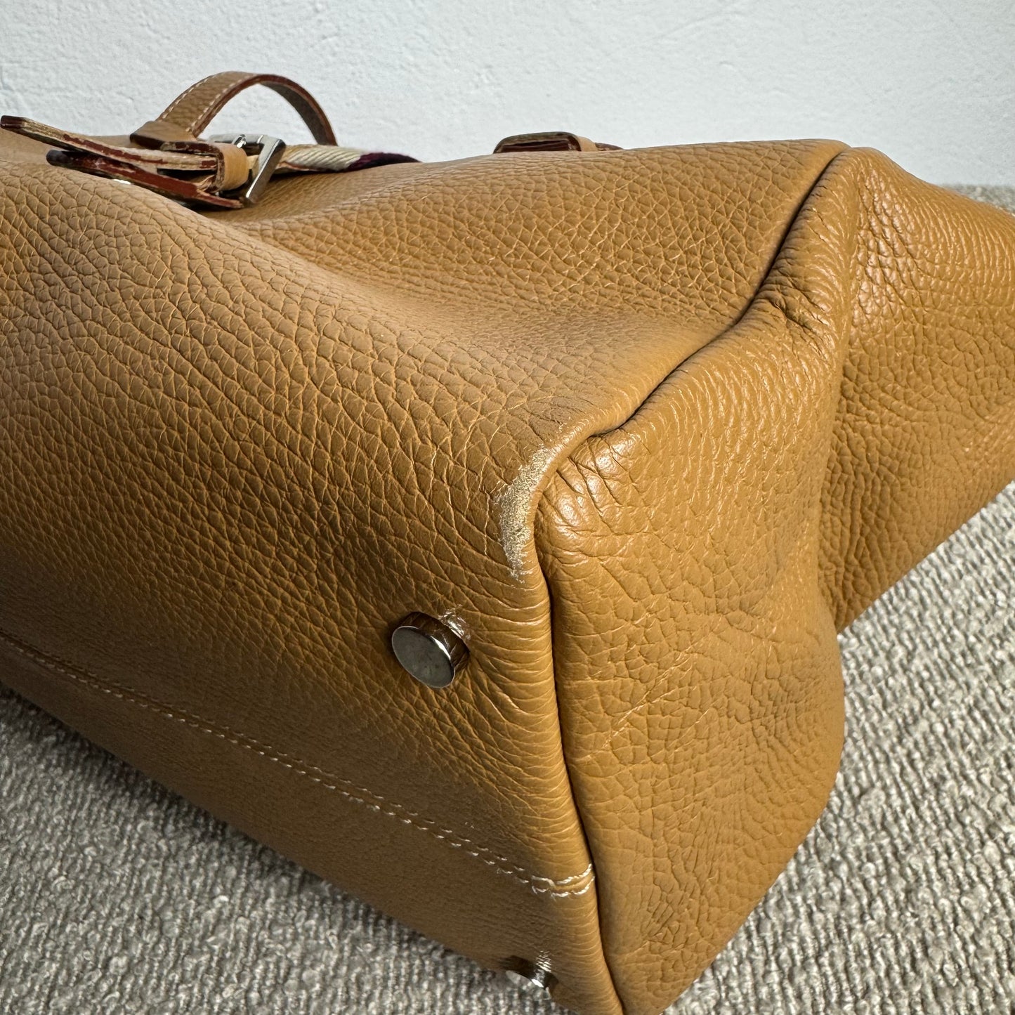 Sac en cuir souple Burberry – Veau grainé avec bandoulière Icon Stripe