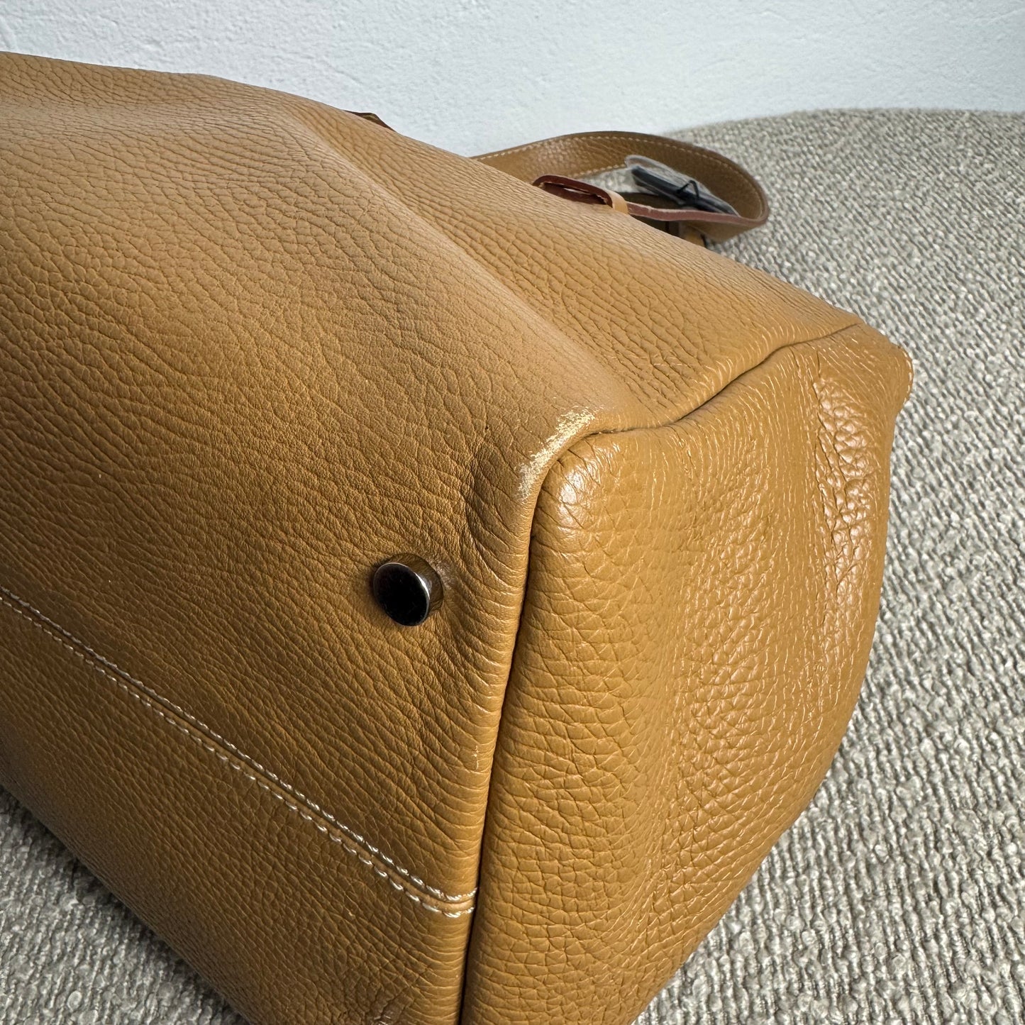 Sac en cuir souple Burberry – Veau grainé avec bandoulière Icon Stripe