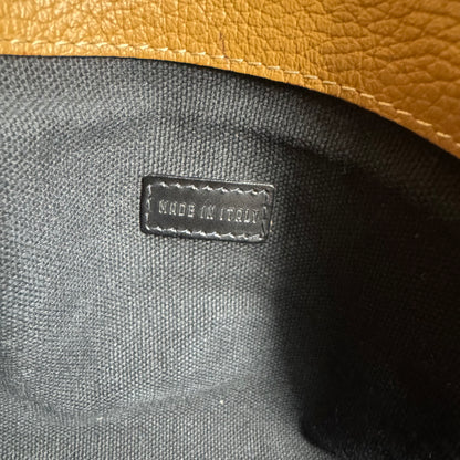 Sac en cuir souple Burberry – Veau grainé avec bandoulière Icon Stripe