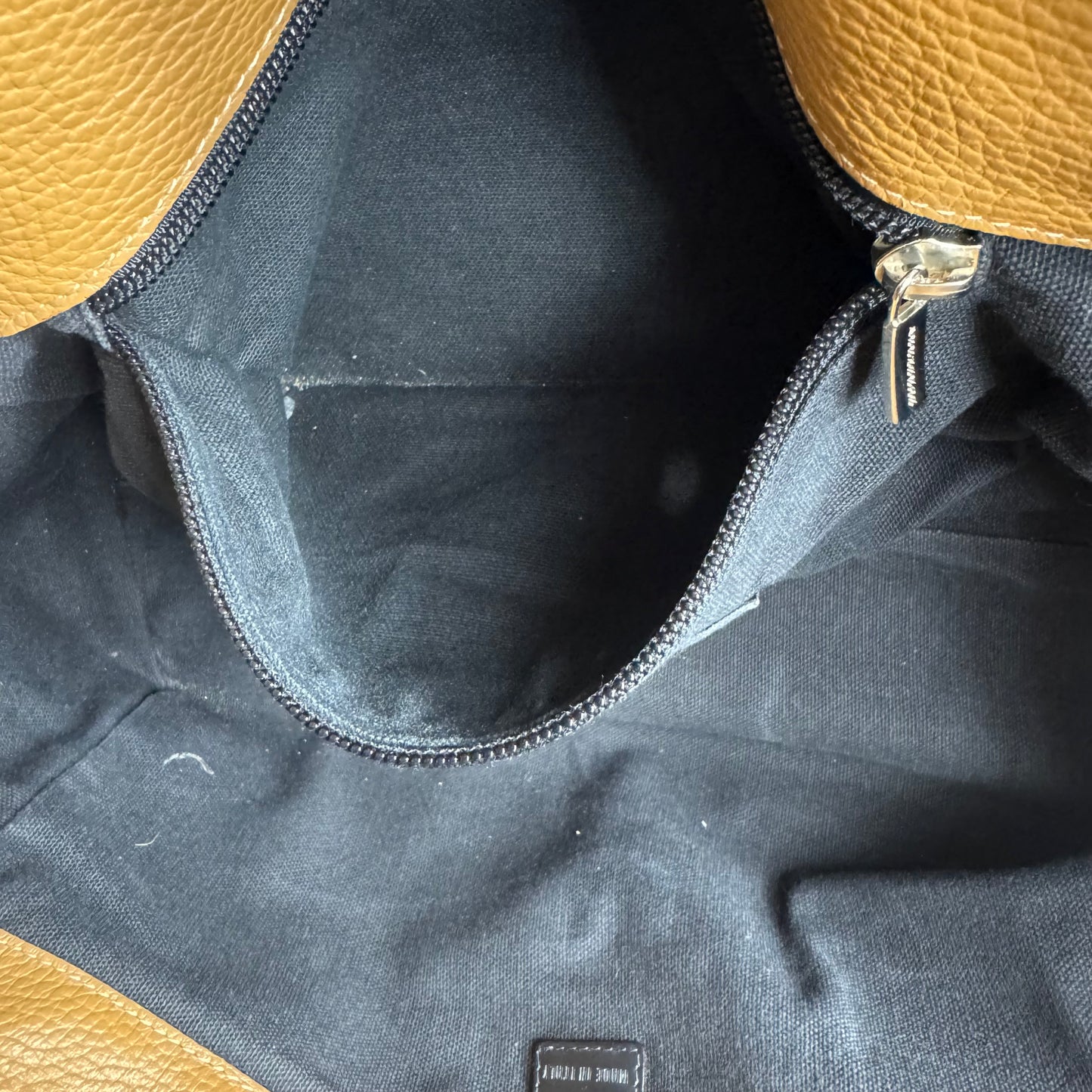 Sac en cuir souple Burberry – Veau grainé avec bandoulière Icon Stripe