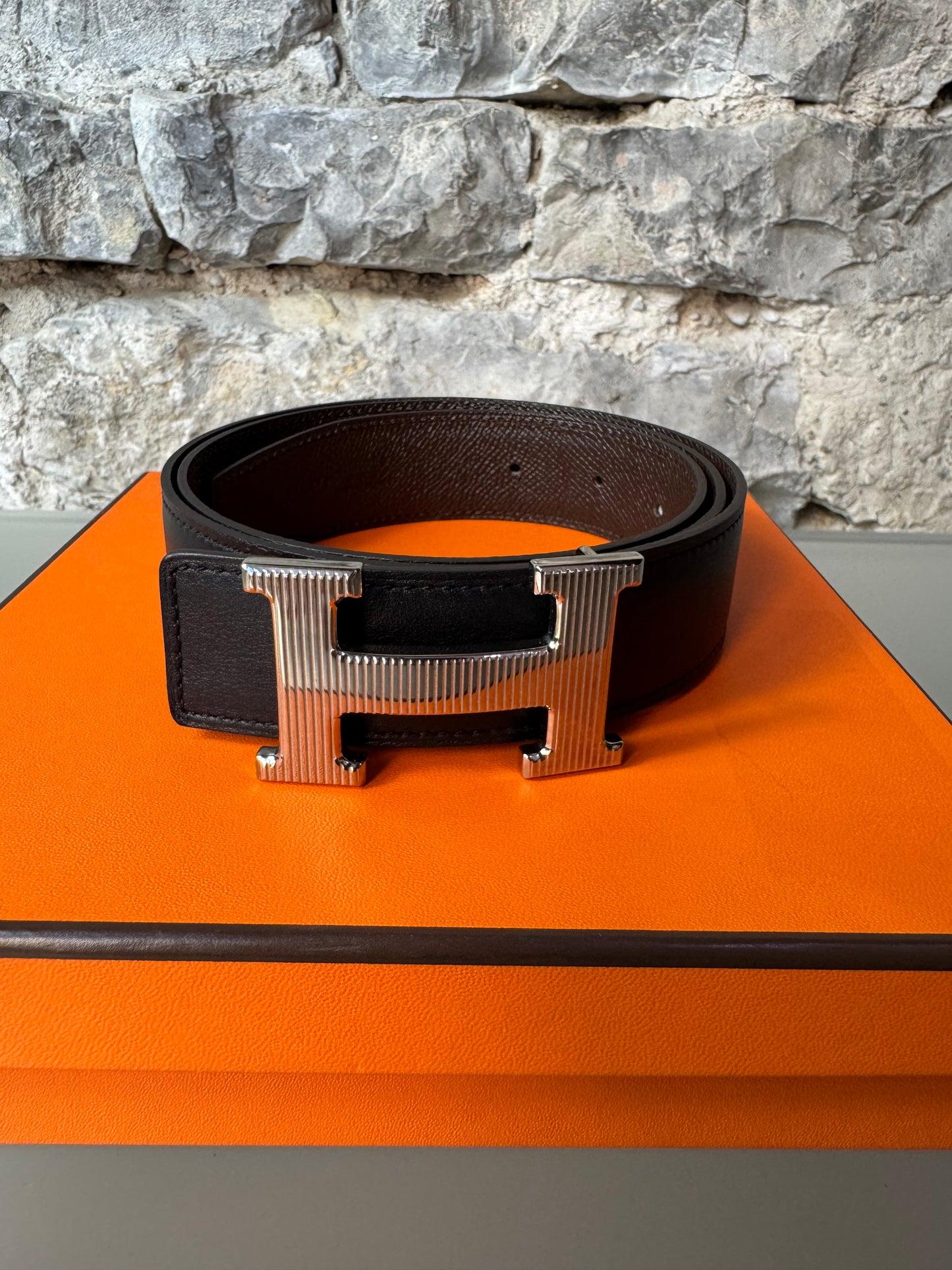 Hermès Boucle de Ceinture H Striée &amp; Cuir de Ceinture Réversible 90 cm