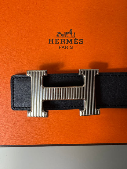 Hermès Boucle de Ceinture H Striée &amp; Cuir de Ceinture Réversible 90 cm