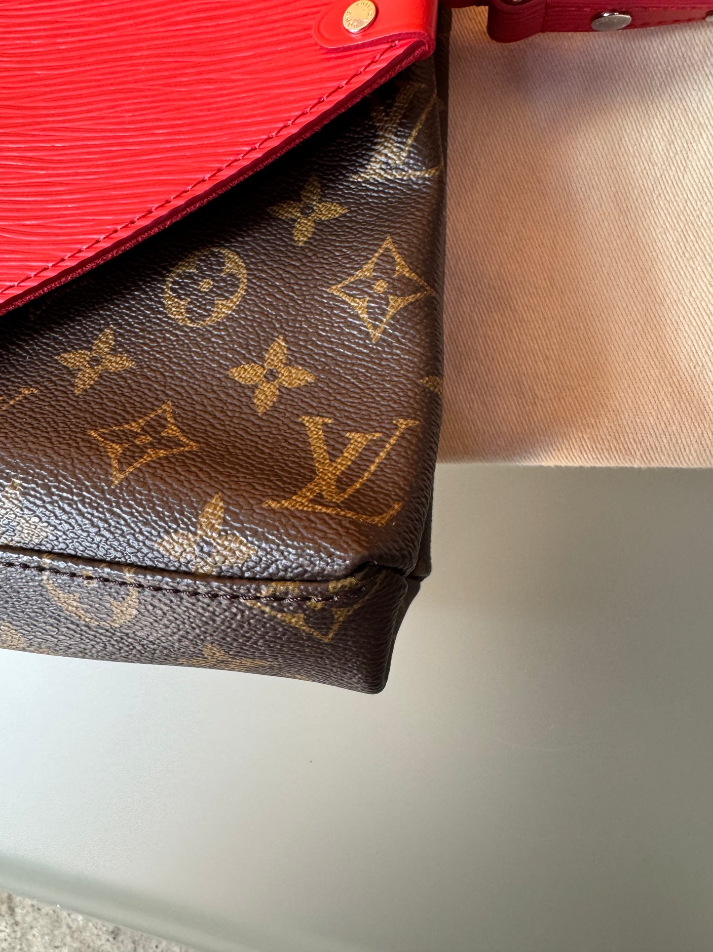 Louis Vuitton Saint Michel Monogram & Epi Leder Coquelicot