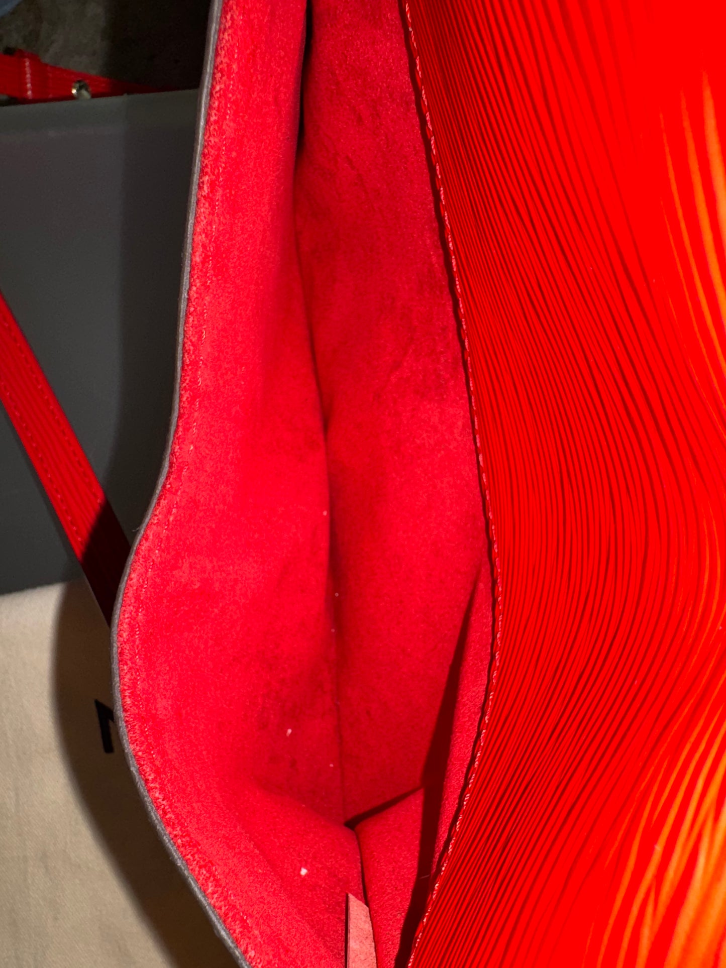 Louis Vuitton Saint Michel Monogram & Epi Leder Coquelicot