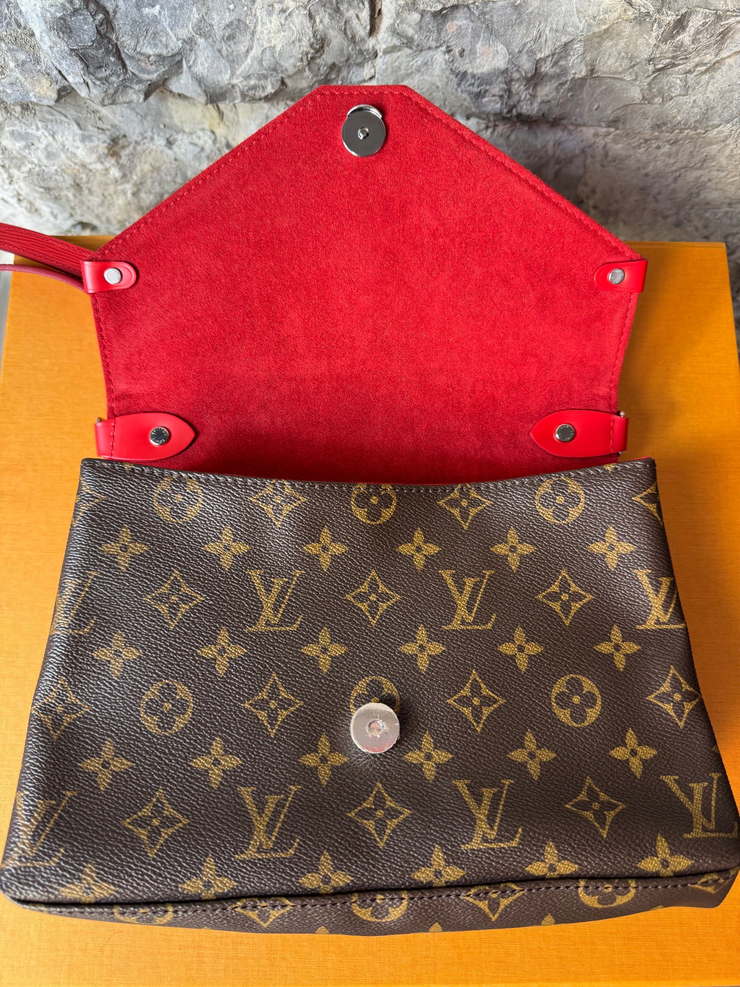 Louis Vuitton Saint Michel Monogram & Epi Leder Coquelicot