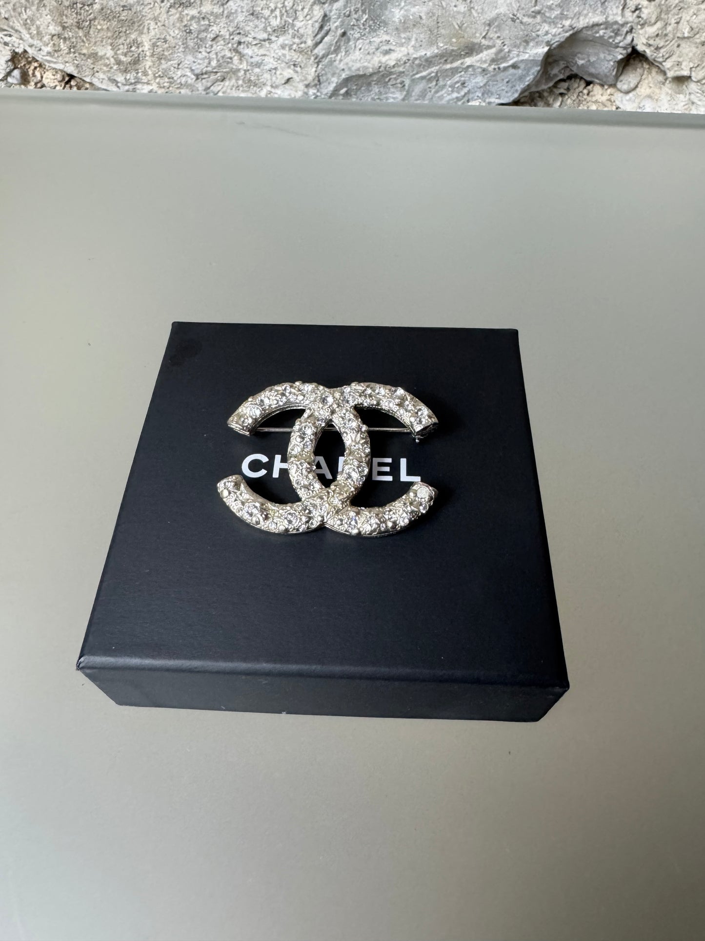 Chanel Brosche CC Logo Strass 2014 Kollektion