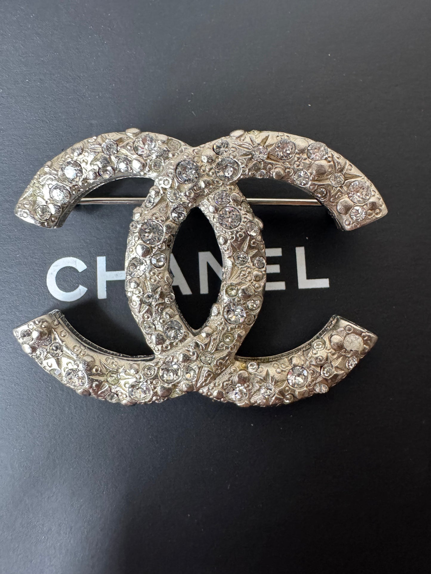 Chanel Brosche CC Logo Strass 2014 Kollektion