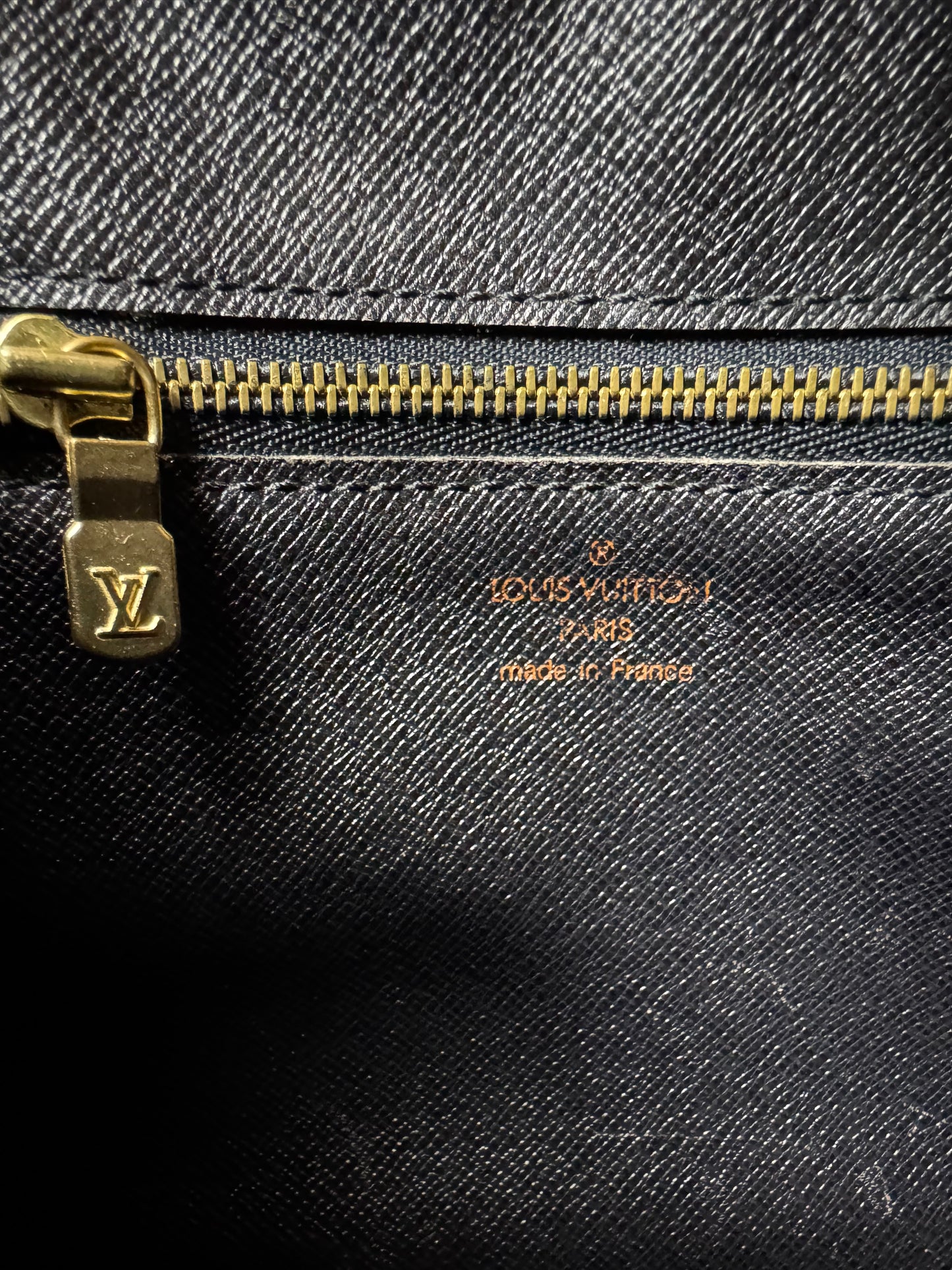 Louis Vuitton Trocadéro 27 Epi Leder Schwarz