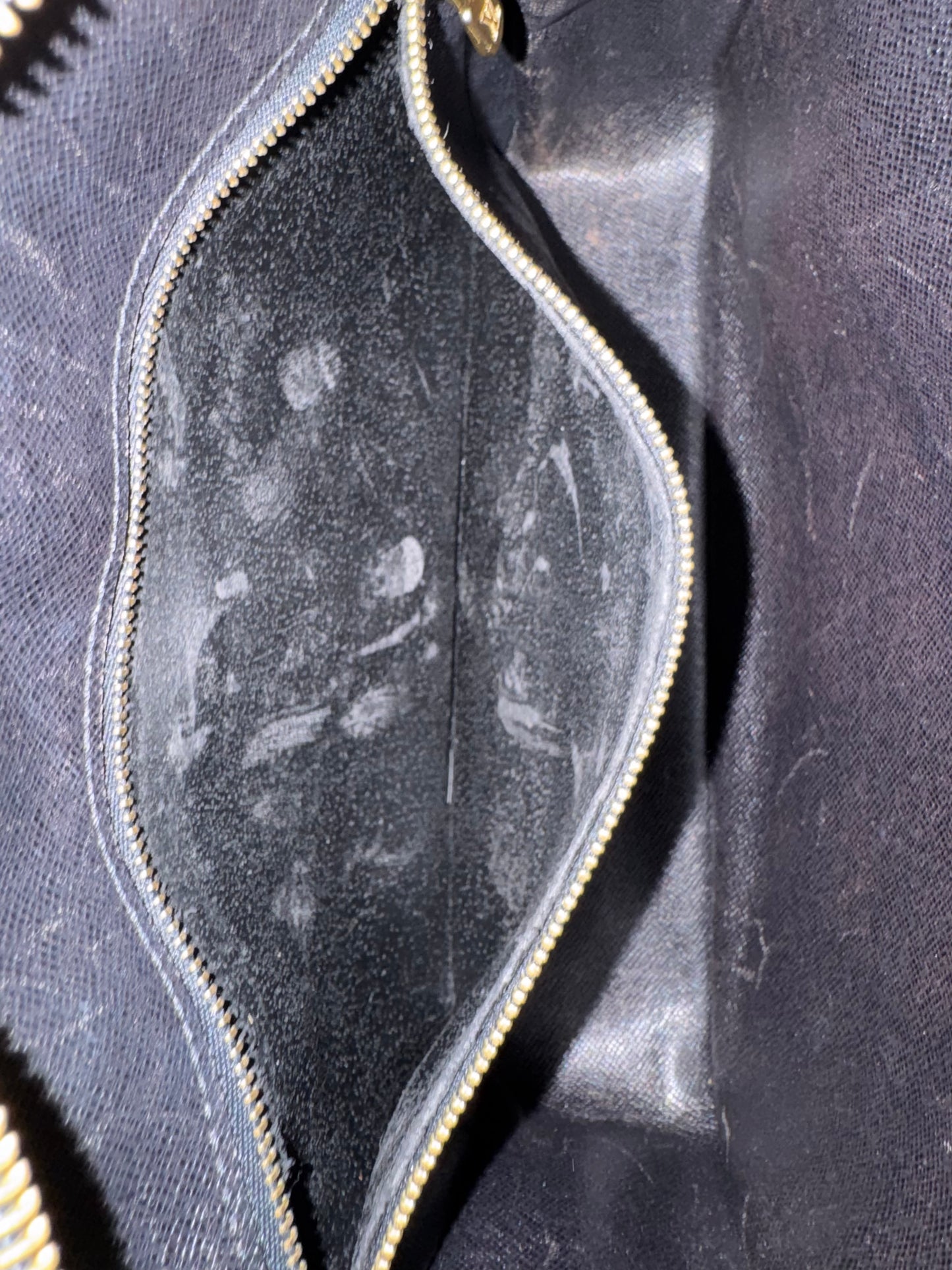 Louis Vuitton Trocadéro 27 Epi Leder Schwarz