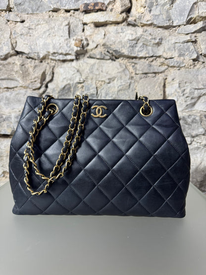 Chanel Vintage CC Chain Shoulder Bag Schwarz