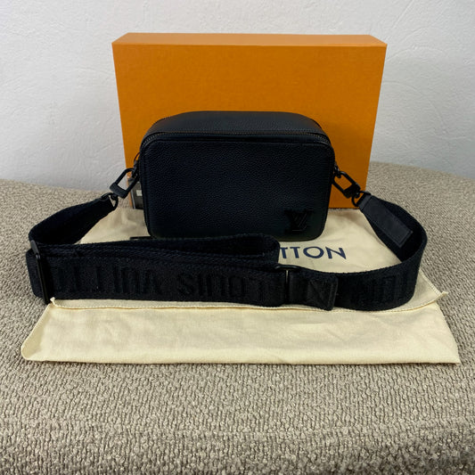 Louis Vuitton Alpha Wearable Wallet – Schwarz
