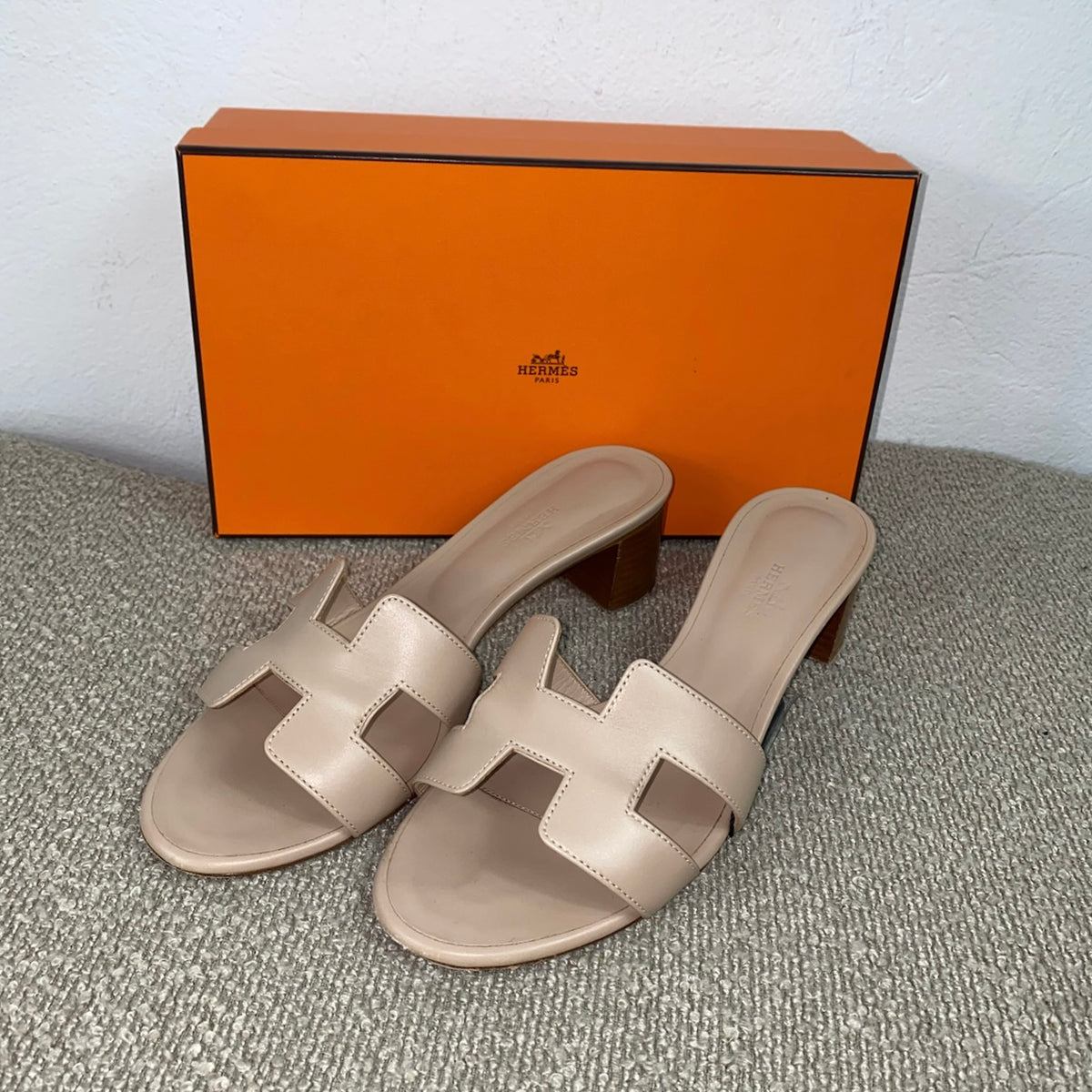 Hermès Oasis Sandalen – Nude – Größe 39