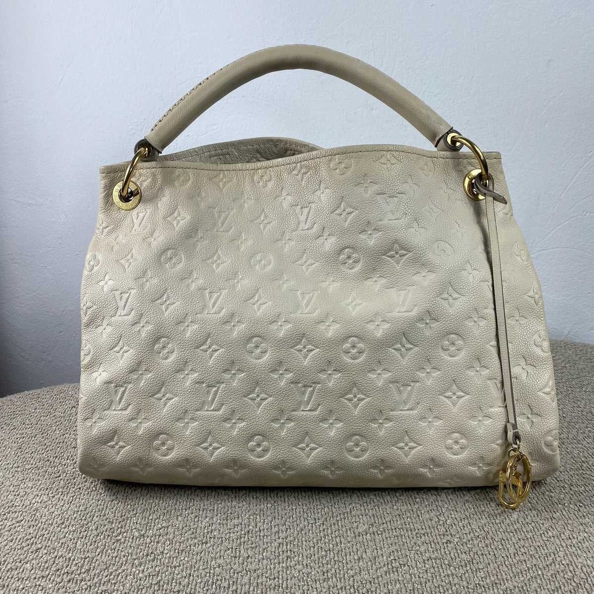Louis Vuitton Artsy GM – Monogram Empreinte Leder Creme